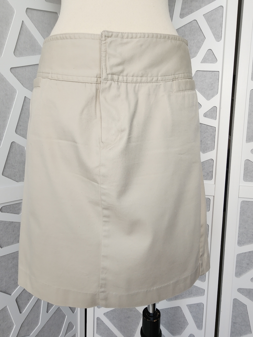 Women's Mossimo Size 2 Stretch Khaki Skirt With Back Slit Cotton/Nylon/spandex
